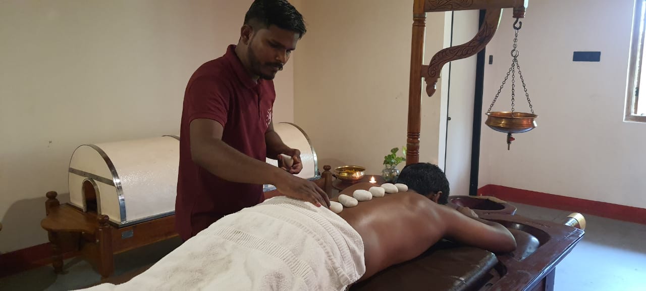 Hot stone Panchakarma therapy at Tapasya