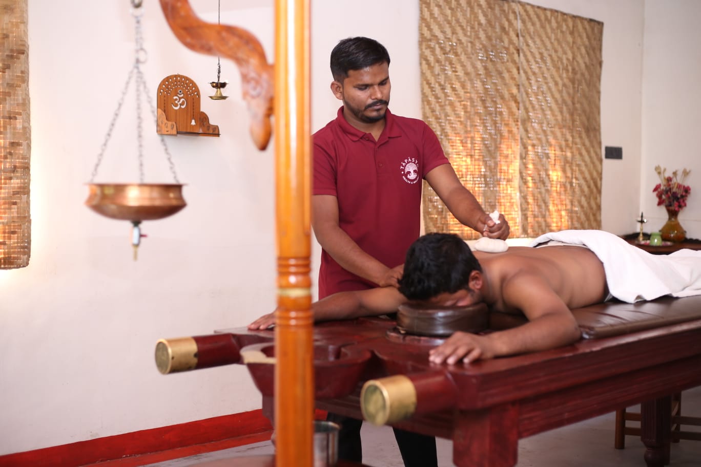 Potli massage therapy at Tapasya Health & Wellness