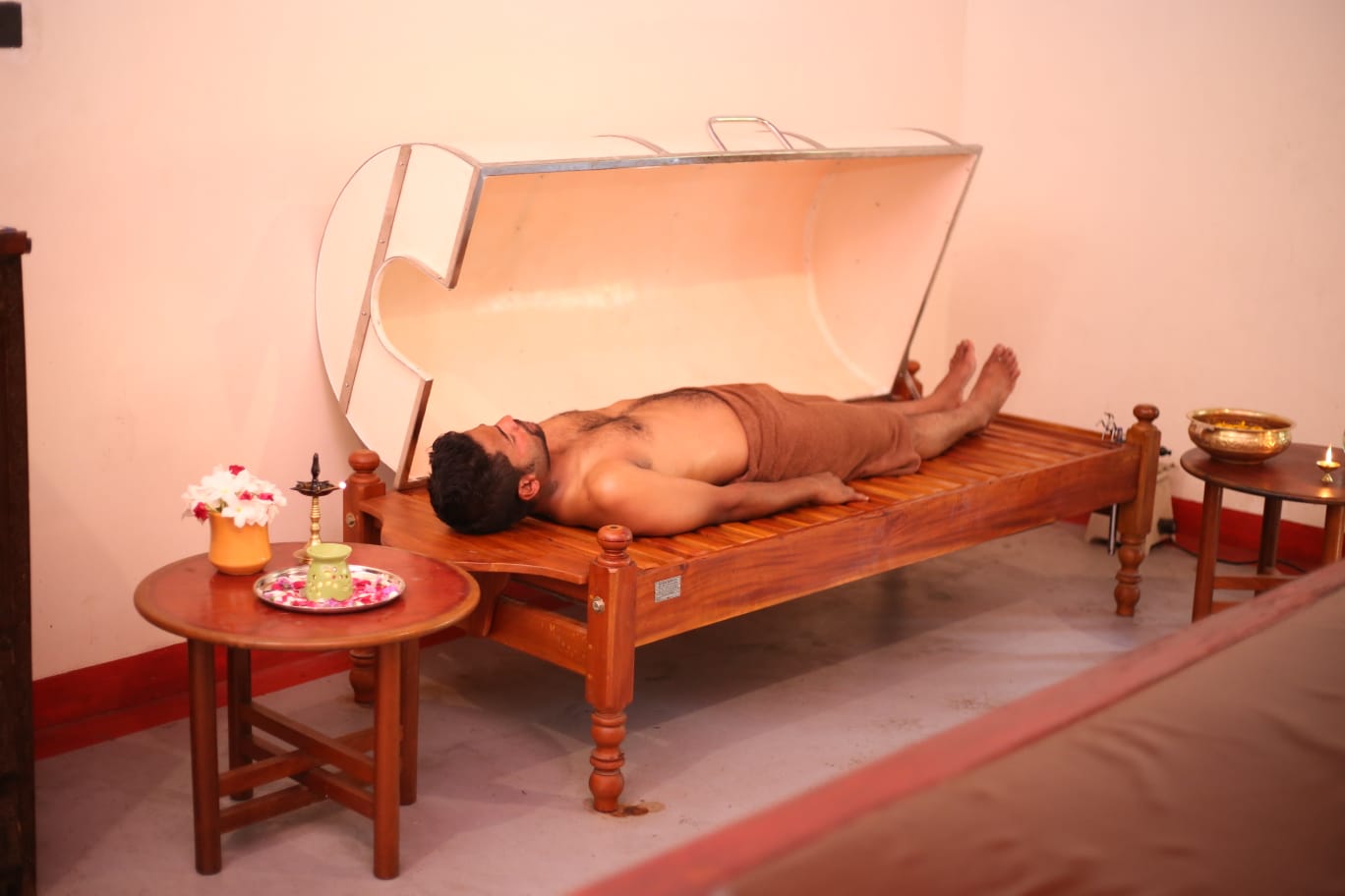Herbal steam (Bhaspa Sweda) therapy at Tapasya Health & Wellness